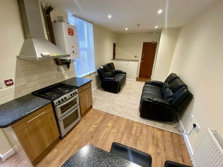 3 bedroom flat to rent - Photo 2
