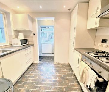 1 bedroom in a flat share to rent - Photo 6