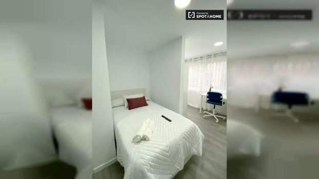 Single Bed in Rooms for rent in 4-bedroom apartment with AC in Algirós, near beach - Photo 1