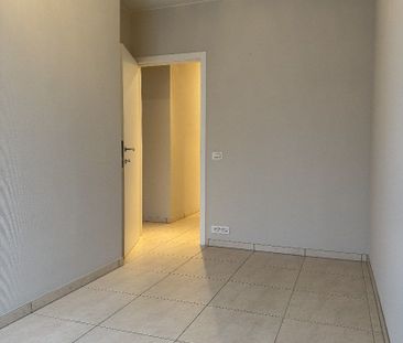 Ruim gemeubeld 2-slaapkamer appartement met terras op benedenverdie... - Photo 5