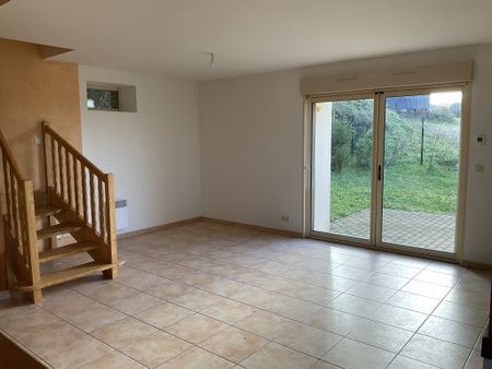 Location Maison 4 pièces 97m² ST CALAIS 72120 - Photo 2