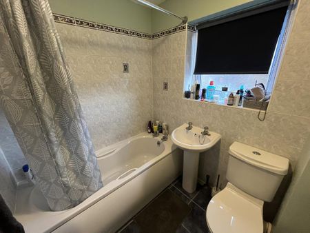 2 bedroom semi-detached house to rent - Photo 4