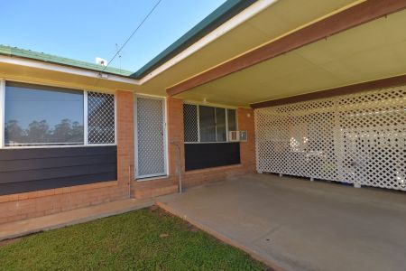 Neat & Tidy 2-Bedroom Unit in Convenient Location - Photo 4