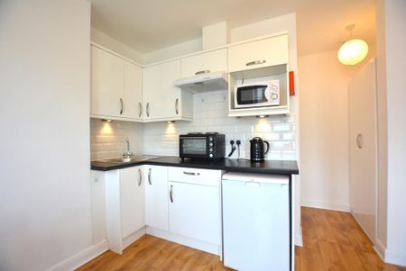 Studio to rent - Photo 2