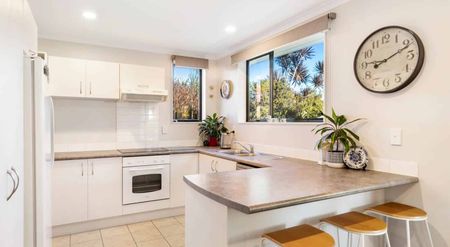 Charming Family Home in Prime Cul-de-Sac Location! - Photo 5