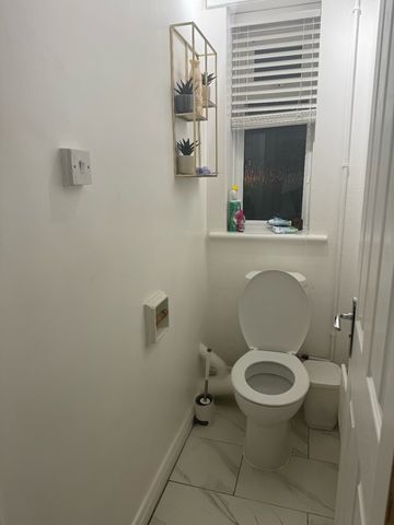 Room in a Shared Flat, Beaconsfield Close, SE3 - Photo 4