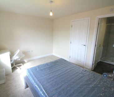 1 bedroom in a house share to rent - Photo 2