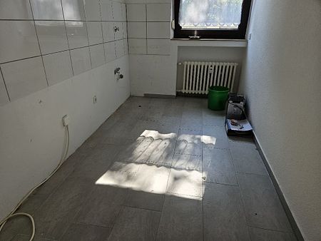 Bezugsfreie Erdgeschosswohnung mit 2 Zimmern, ca. 52 m² Wohnfläche und Balkon - Photo 4