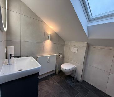 Dachgeschosswohnung frisch saniert und renoviert inkl. neue Einbauk... - Foto 1