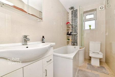 3 bedroom terraced house to rent - Photo 3