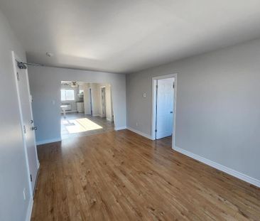 5 1/2 AVRIL OU MAI - Photo 1