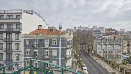 Room in a shared 7-bedroom apartment for rent in Lisbon, perfect for professionals and students - Photo 3