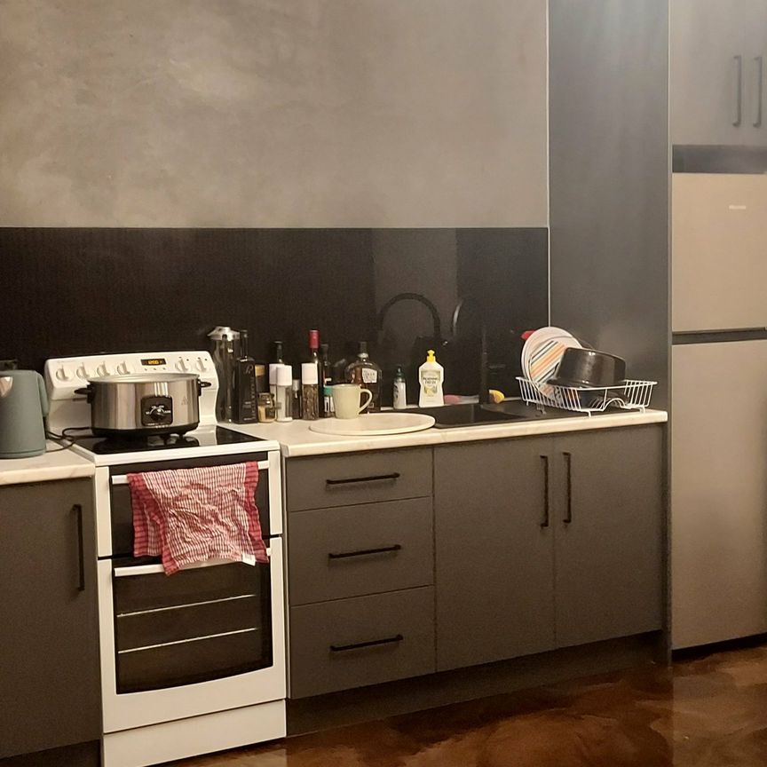 Short Term, Clean, Budget Accommodation - Photo 2