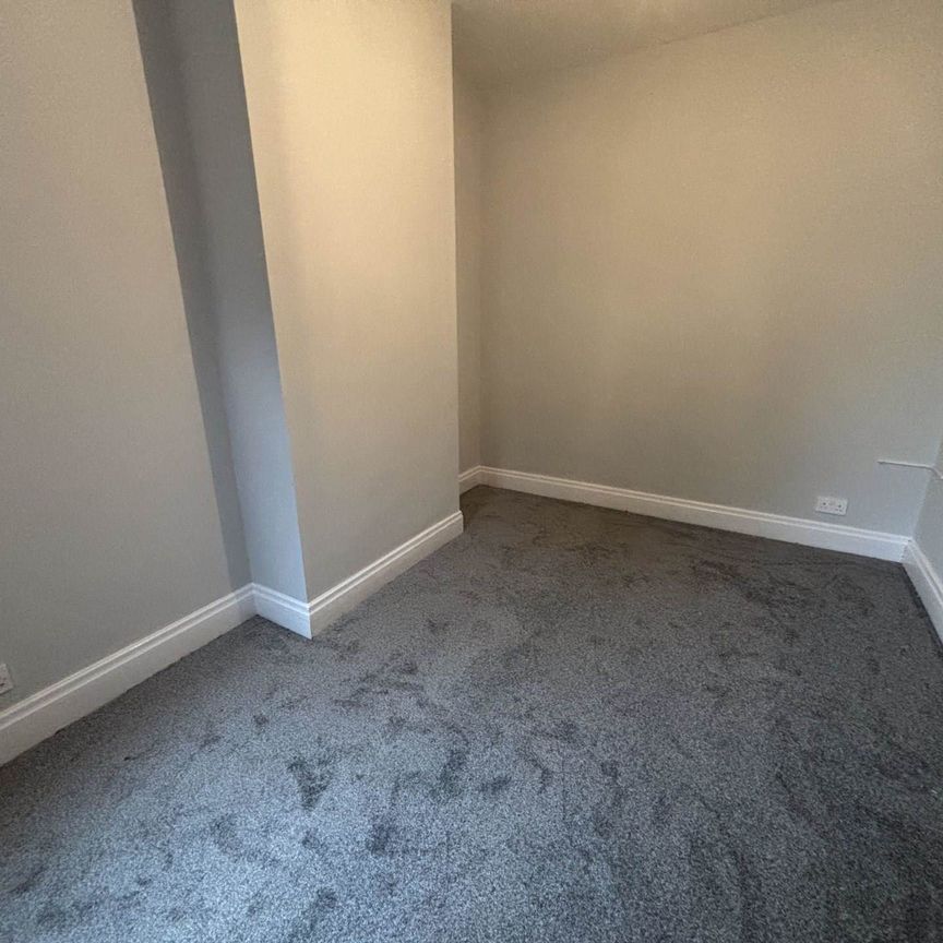 Price £1,000 pcm - Available Now - Unfurnished - Photo 1