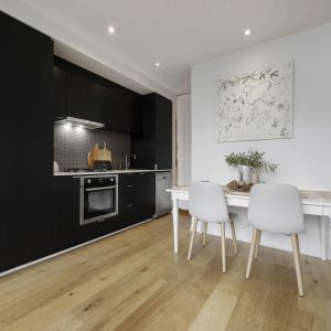 Sunlit apartment in the Exclusive Seven Yarra - Photo 2