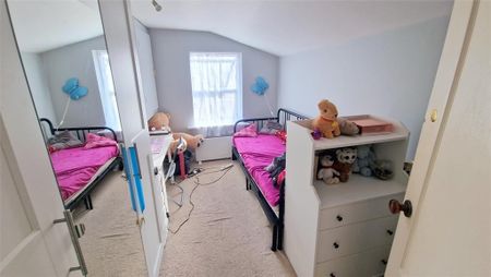 6 bedroom end of terrace house to rent - Photo 4