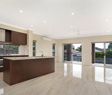 AIR-CONDITIONING... GAS COOK-TOP... BATH... PLENTY OF STORAGE... FA... - Photo 1