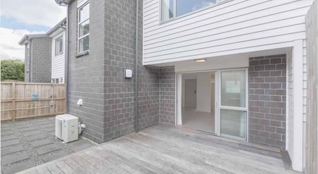 Modern 4 Brm Townhouse - Photo 5