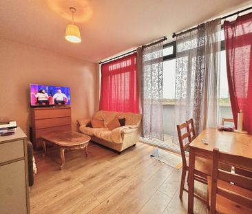 3 bedroom flat to rent - Photo 2