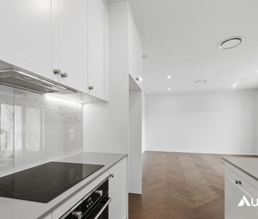 Stylish 1 Bedroom Apartment with Balcony in Sought After Windsor - Photo 5