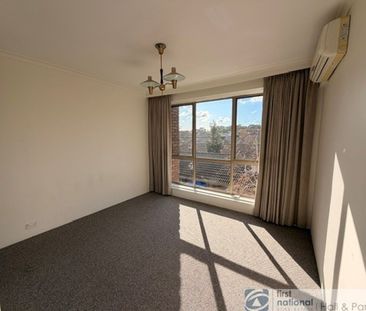 Low-maintenance living - Photo 1
