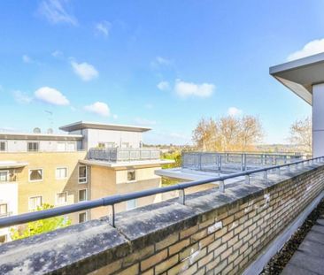2 Bed Penthouse, Gean Court, N11 - Photo 1
