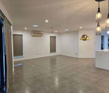 Spacious Family Home with Pool - Photo 2