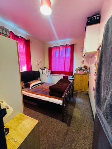 1 bedroom in a house share to rent - Photo 4