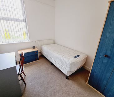 6 Bed Student Accommodation - Photo 2
