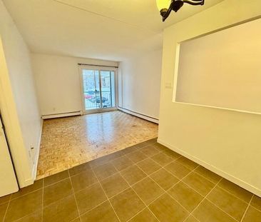 COQUET 4 1/2 TOUT BÉTON - eau chaude et chauffage inclus! MARS ou J... - Photo 1