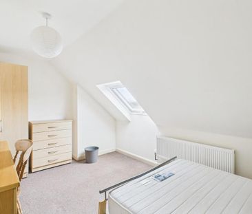 4 bedroom terraced house to rent - Photo 4