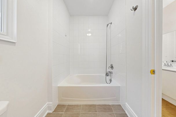 For Lease - 22 PORT ROYAL Avenue Unit# MAIN FLOOR, Vaughan, Ontario - Photo 1