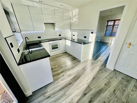 2 bedroom property to rent The Gardens, Middleton, Leeds, LS10 - Photo 4