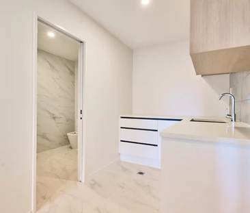 Private Self-Contained Studio in Modern Townhouse - Photo 3