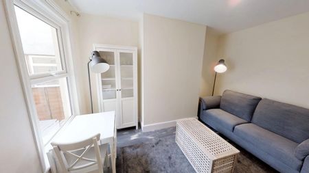 Large Double Room- BEDMINSTER - Photo 2