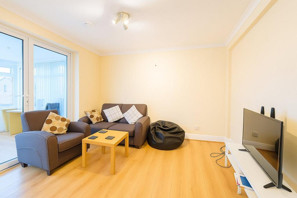 1 bedroom in a house share to rent - Photo 1