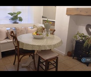 2 bedroom semi-detached house to rent - Photo 5