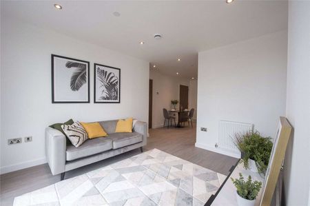 Rent in the iconic Thames Quarter building in the heart of Reading's town centre. This is a 2 bedroom apartment on the fifth floor. - Photo 2