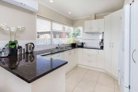 Quiet & Sunny Howick Home with Fully-fenced Garden - Photo 5