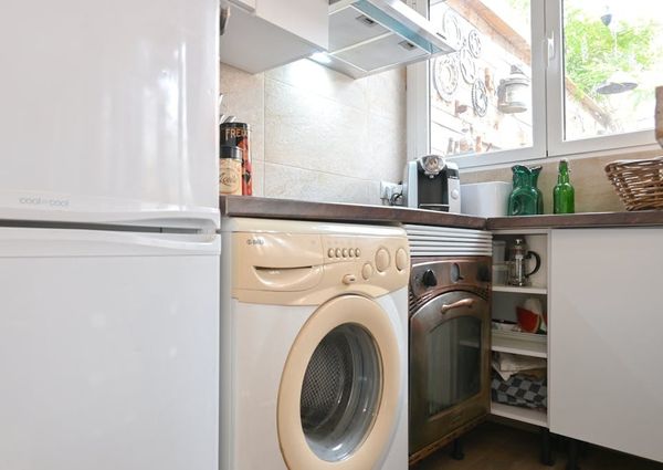 Calle de Fernández Caro, Madrid, Community of Madrid 28027