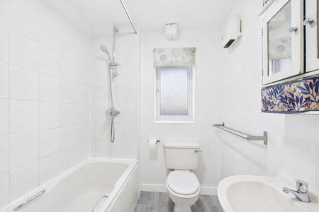 2 bedroom flat to rent - Photo 5