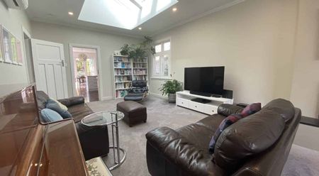 Karori, four bedrooms. - Photo 2