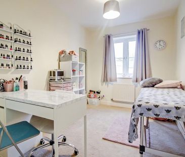 2 bedroom coach house to rent - Photo 1