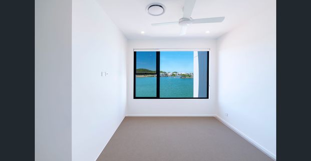 Luxury Waterfront living at Cova, Hope Island - Photo 1