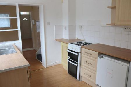 2 bedroom end of terrace house to rent - Photo 4