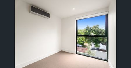 ELEGANT HAWTHORN LIVING IN A PREMIER LOCATION - Photo 5