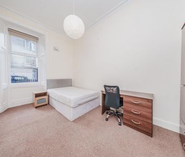 3 bedroom flat to rent - Photo 3