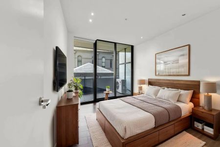 Prime Corner Apartment Living Opposite Albert Park Lake - Photo 3