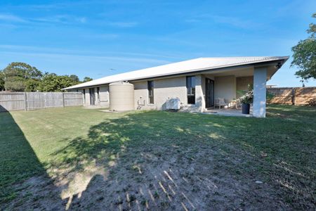 Spacious Family Home in Eimeo - Photo 4