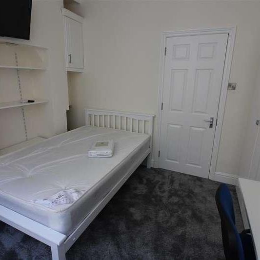 Devonshire Road, **student Apartment** Student Apartment **, Southampton, SO15 - Photo 1